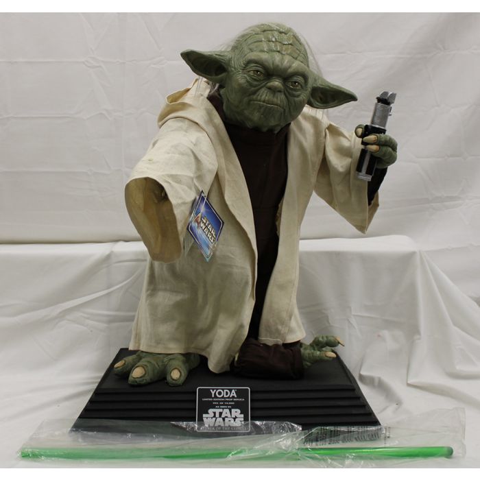 https://www.brianstoys.com/media/catalog/product/cache/9058906057efda0e373a17d83876278a/l/s/ls_yoda-2.jpg